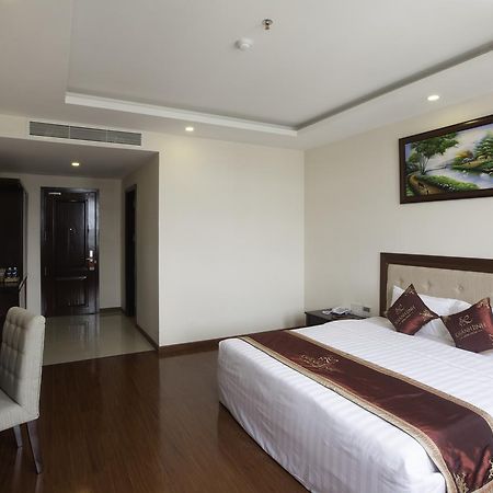 Khanh Linh Hotel Плей Ку Екстериор снимка