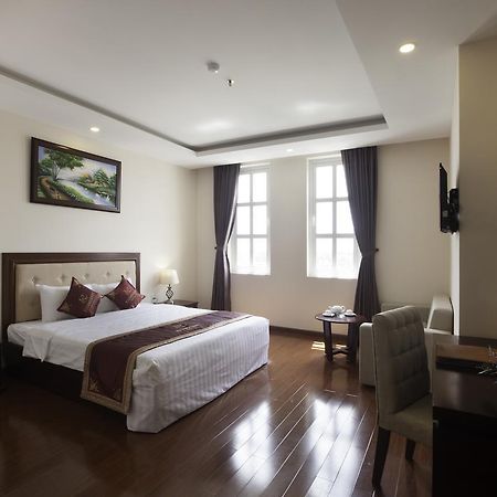 Khanh Linh Hotel Плей Ку Екстериор снимка