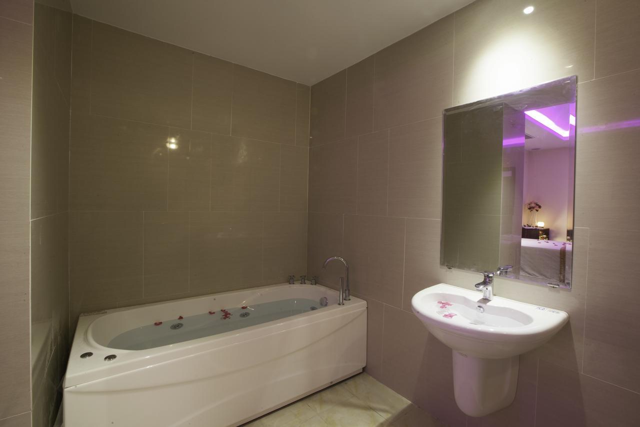 Khanh Linh Hotel Плей Ку Екстериор снимка
