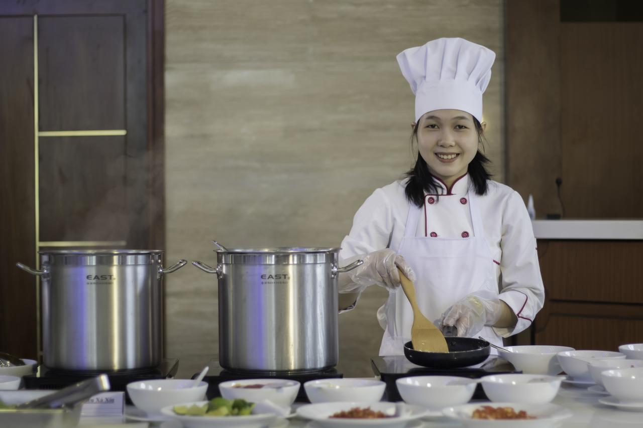 Khanh Linh Hotel Плей Ку Екстериор снимка