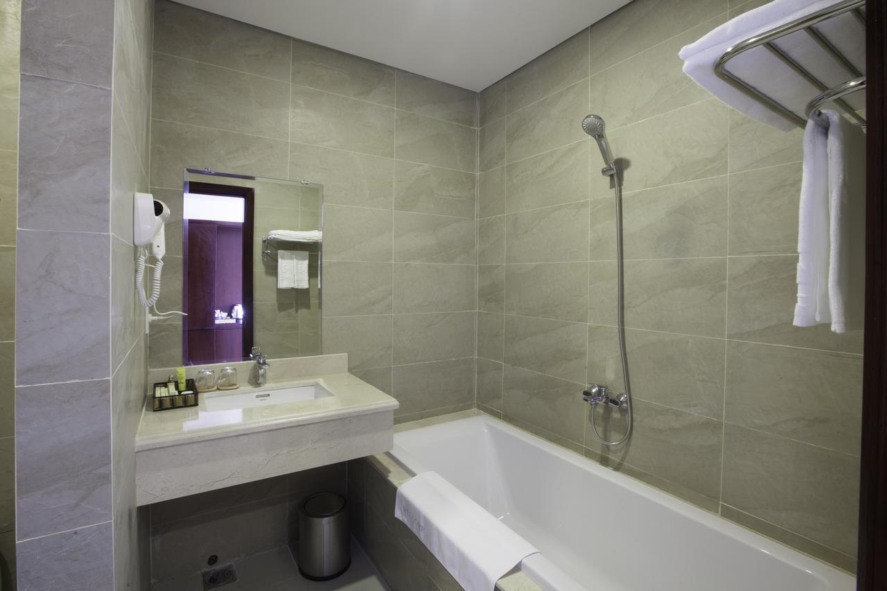 Khanh Linh Hotel Плей Ку Екстериор снимка