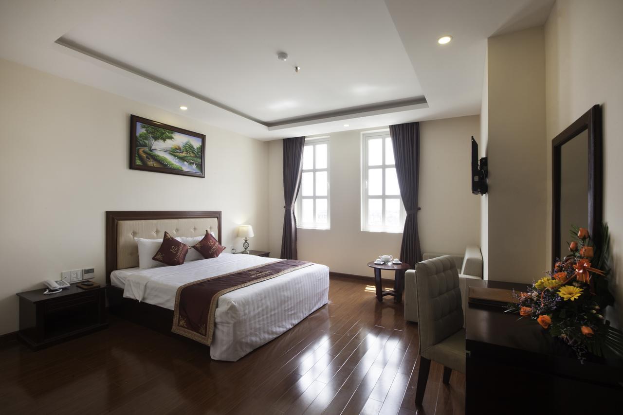 Khanh Linh Hotel Плей Ку Екстериор снимка